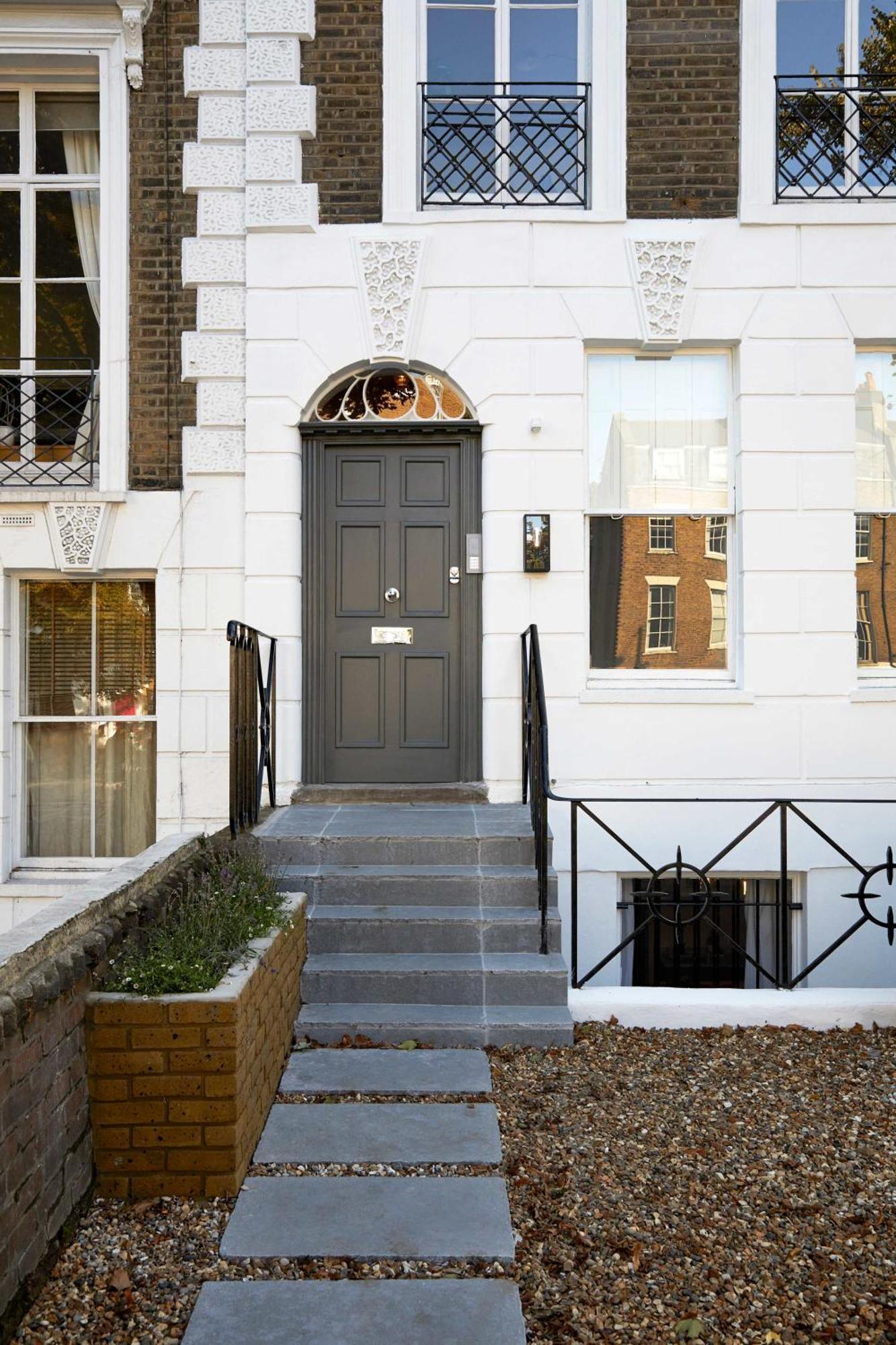 Contemporary - Minutes From Angel Tube St. Apartament